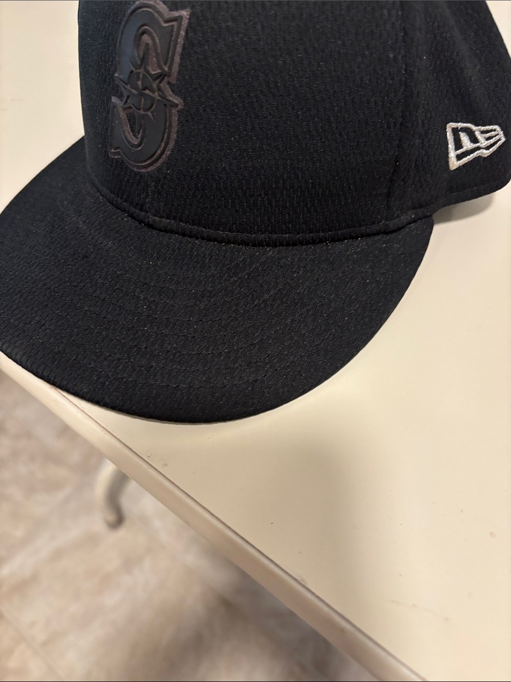 New Era Black Seattle Mariners Snapback Cap with Raised Logo